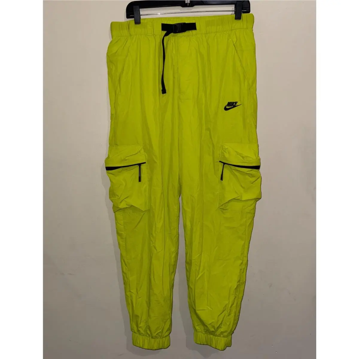 Nike clothing - Green (UPC: 197597262840) 0