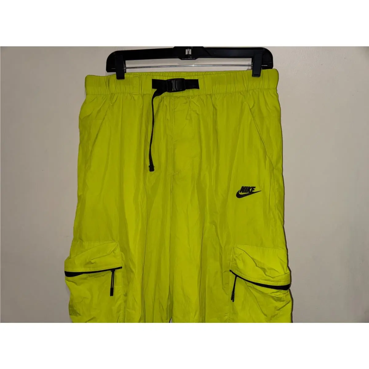 Nike clothing - Green (UPC: 197597262840) 1