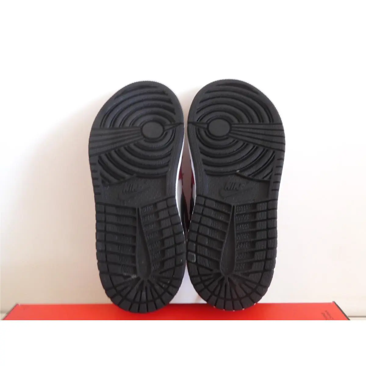 Nike shoes - Air Jordan 1 - Air - Red (UPC: 194493890009) 5