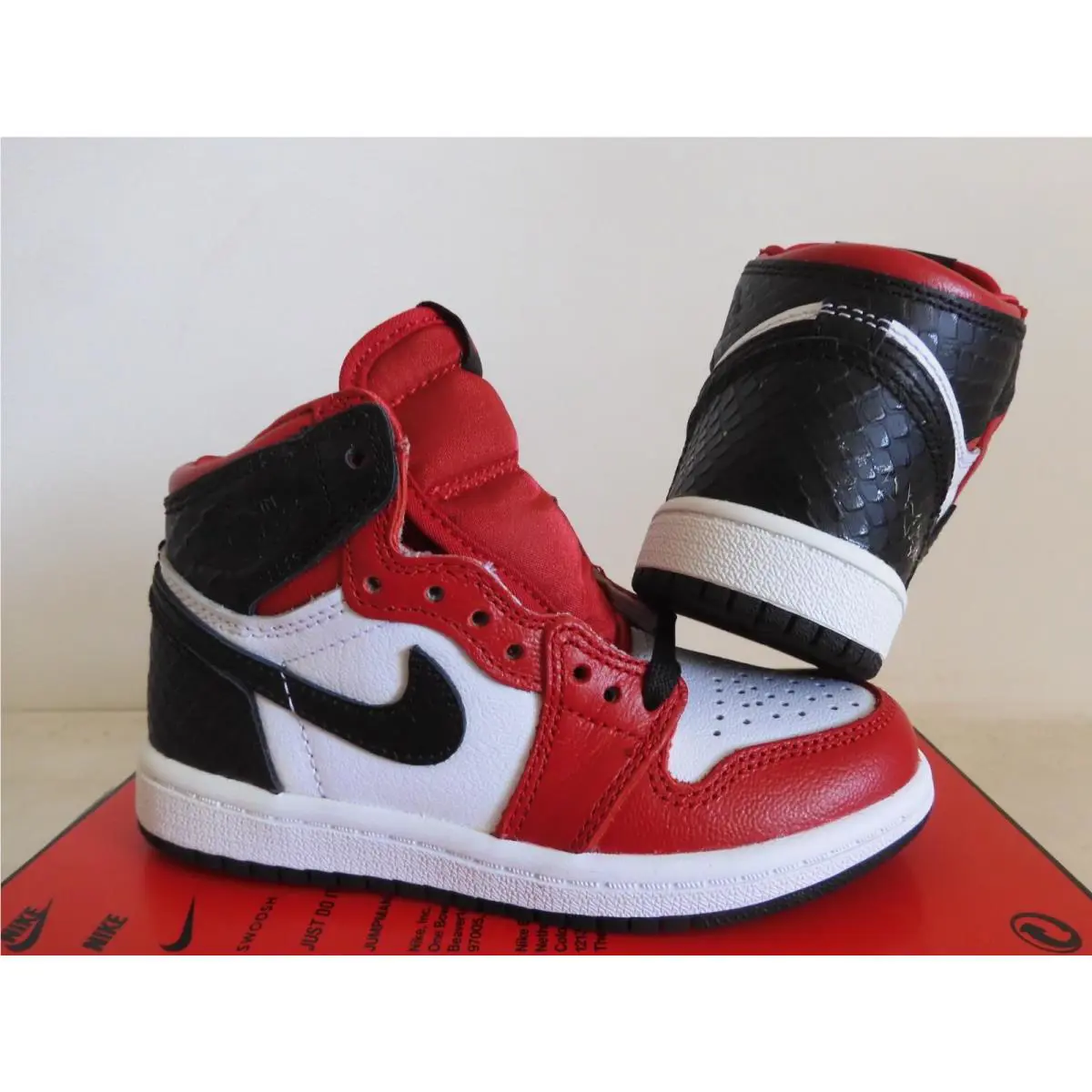 Nike shoes - Air Jordan 1 - Air - Red (UPC: 194493890009) 1