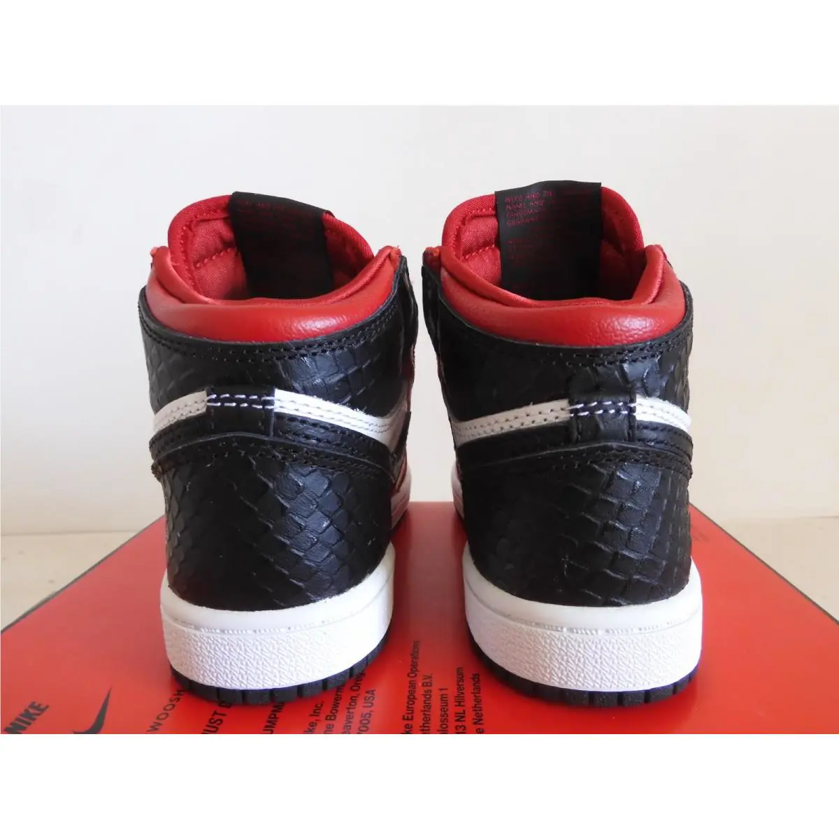 Nike shoes - Air Jordan 1 - Air - Red (UPC: 194493890009) 3