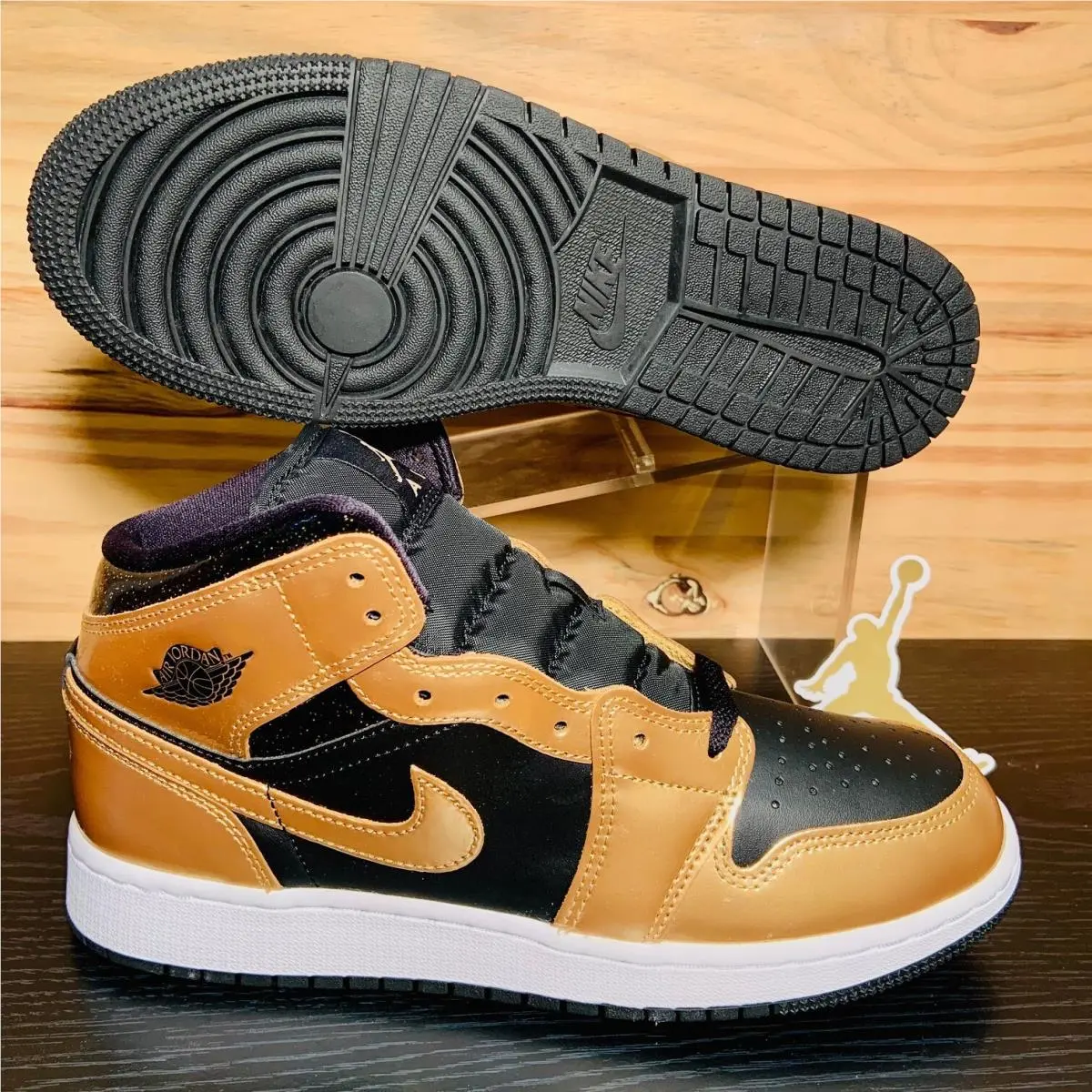 Nike shoes - Nike Air Jordan 1 - Air - Gold 3