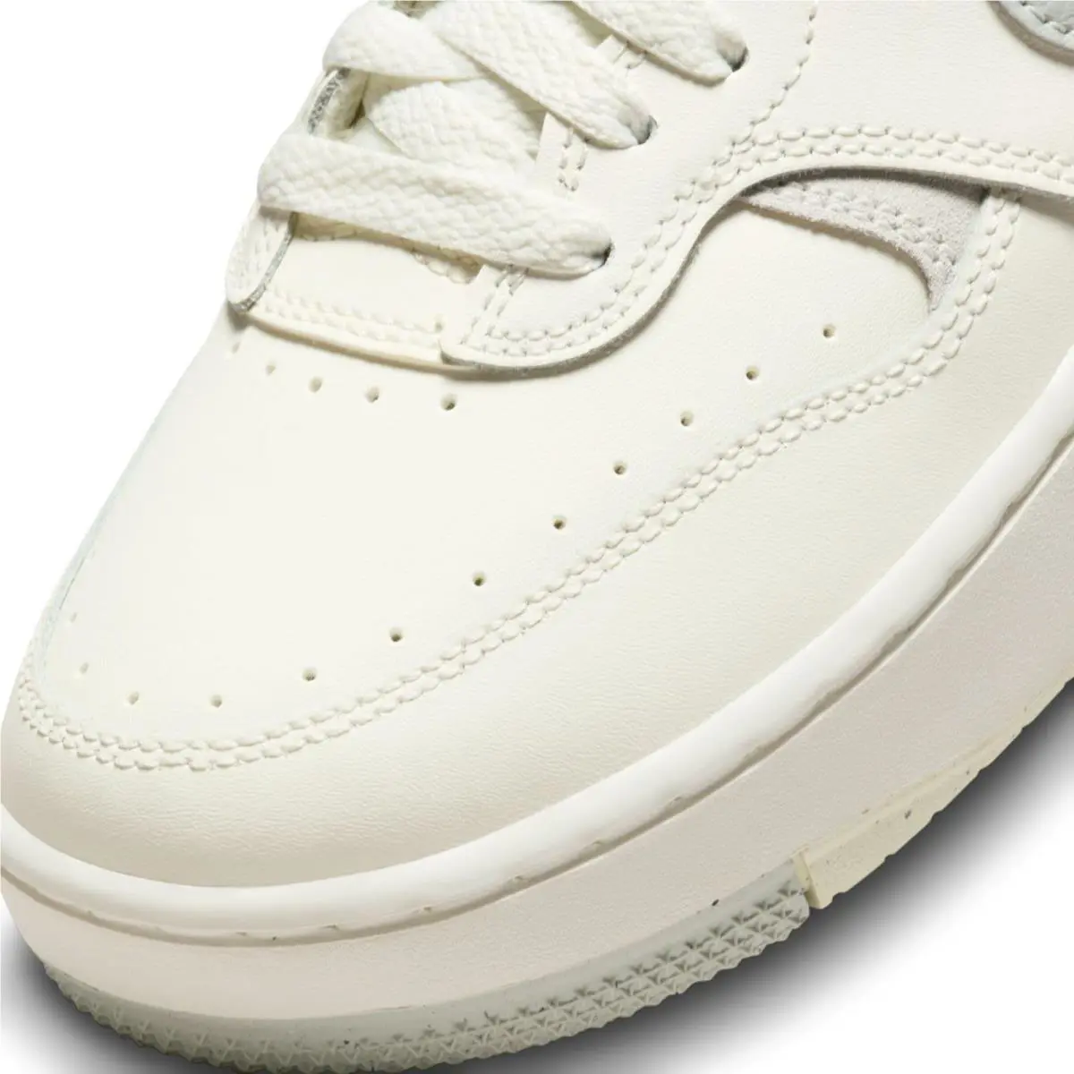 Nike shoes - Silver (UPC: 196968231751) 2