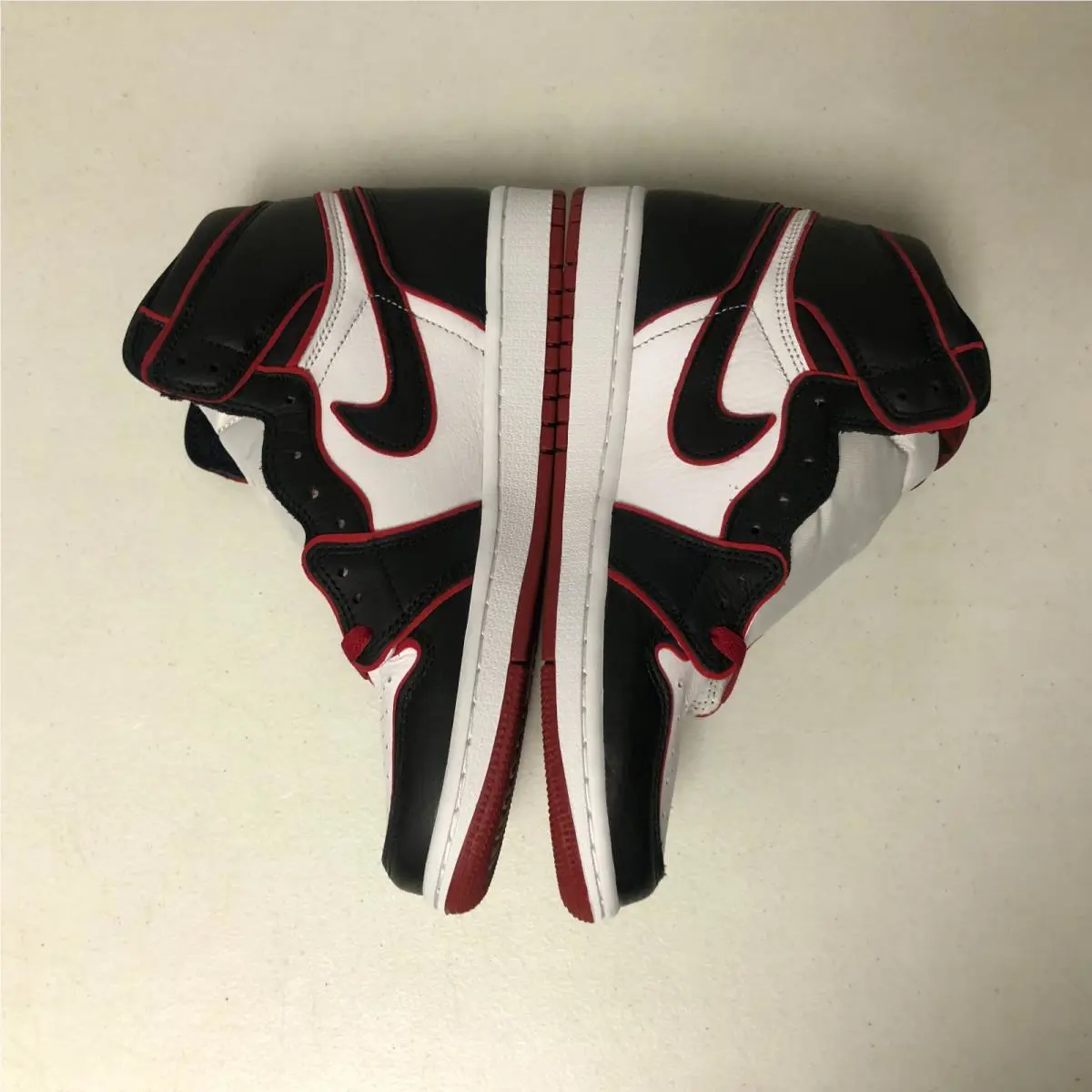 Nike shoes - Nike Air Jordan Retro 1 High OG - 555088-062 - Black/Gym Red-White (UPC: 193153867962) 2