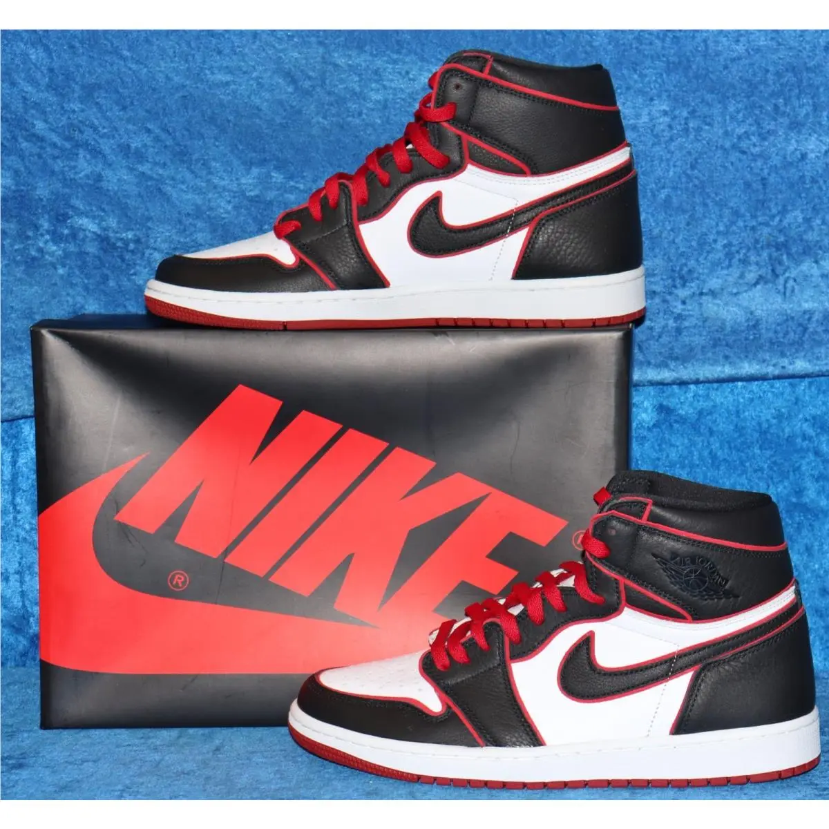 2019  Air Jordan 1 Retro High OG 555088 062 `bloodline` Leather Size 10.5 US by Nike