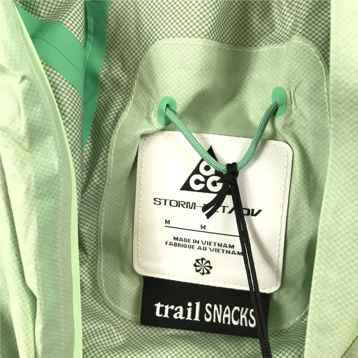 Nike clothing - Nike ACG Trail Snacks Storm Fit Jacket - Green (UPC: 197593979001) 2