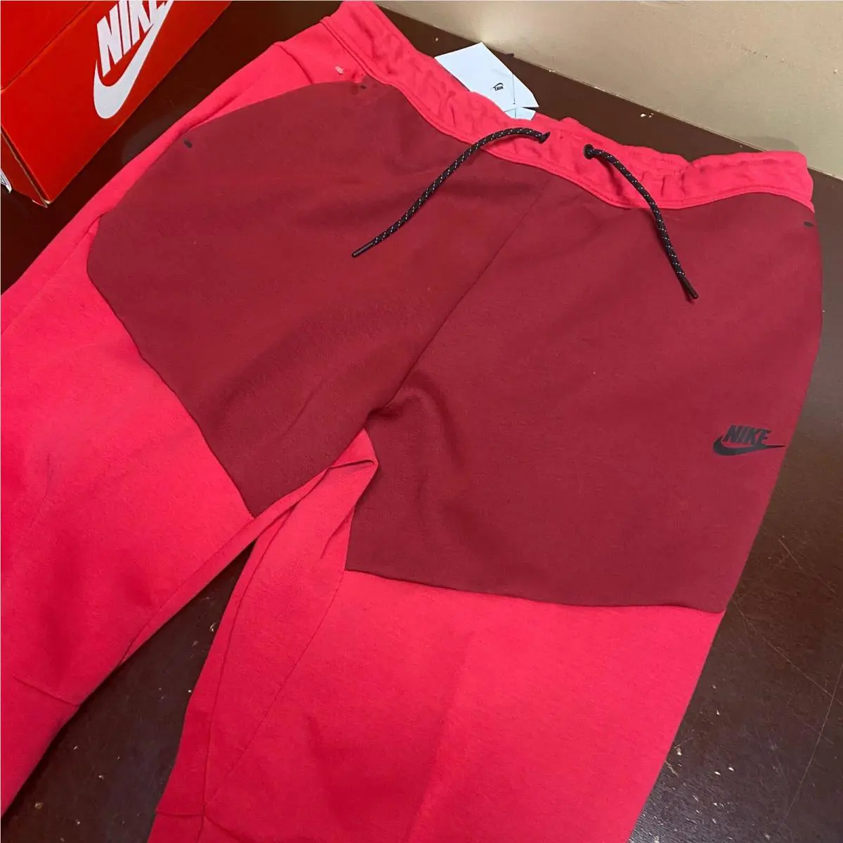 Nike clothing - Red (UPC: 195242880838) 0