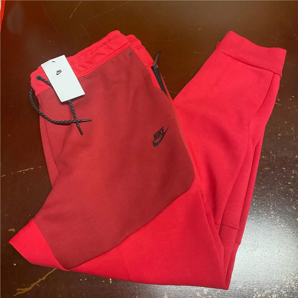 Nike clothing - Red (UPC: 195242880838) 2