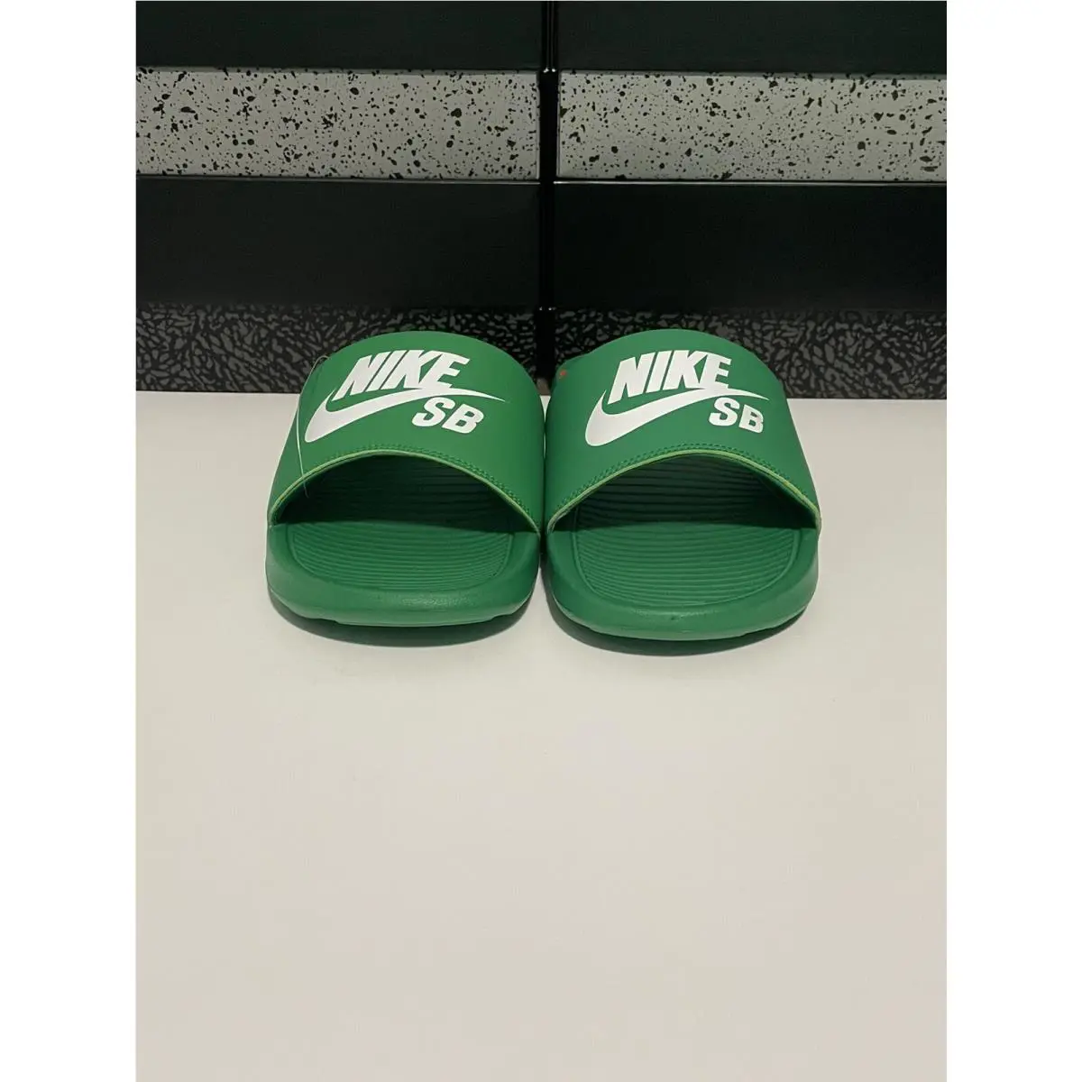 Nike shoes - Nike SB Victori One - Victori One - DR2018-300 - Lucky Green/White-Lucky Green (UPC: 0195869077079) 1