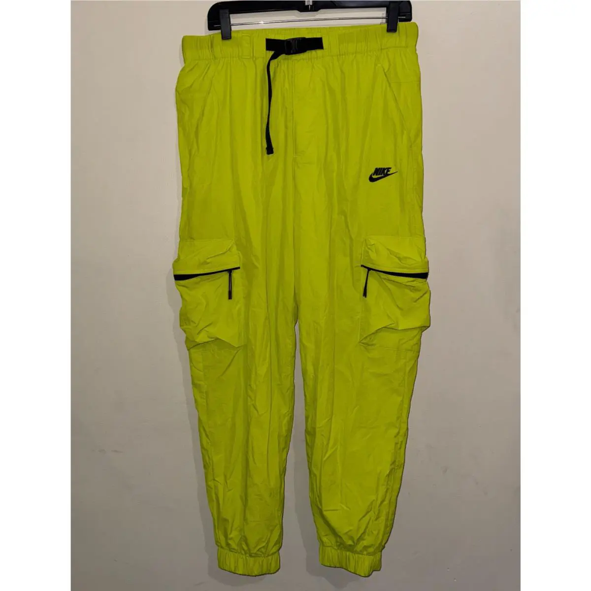 Nike clothing - Green (UPC: 197597262840) 0