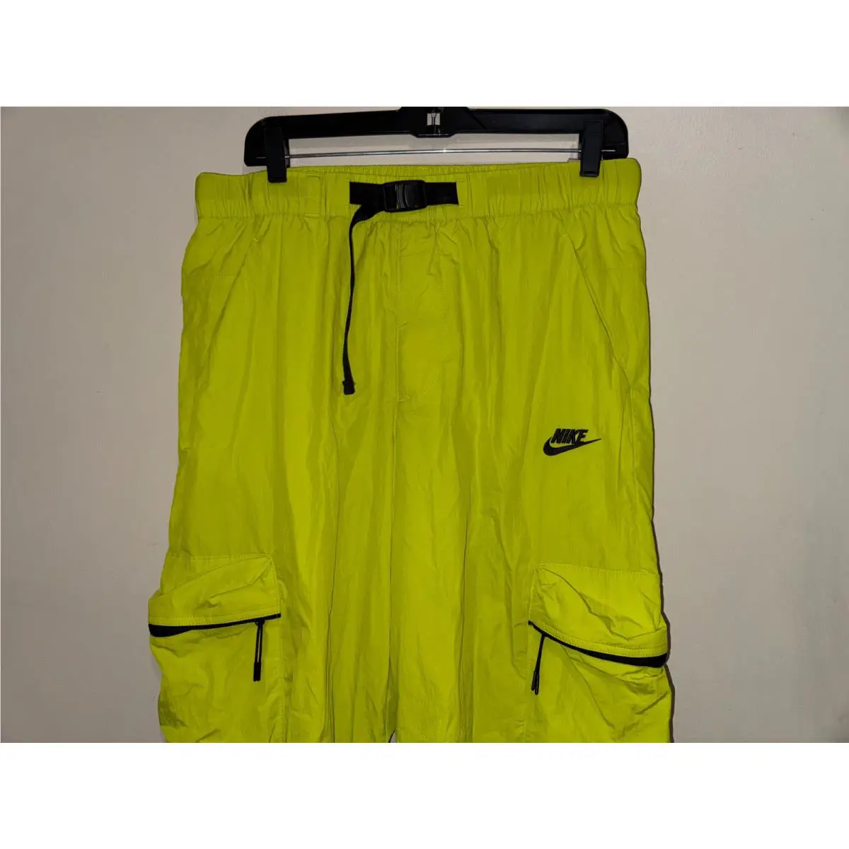Nike clothing - Green (UPC: 197597262840) 1