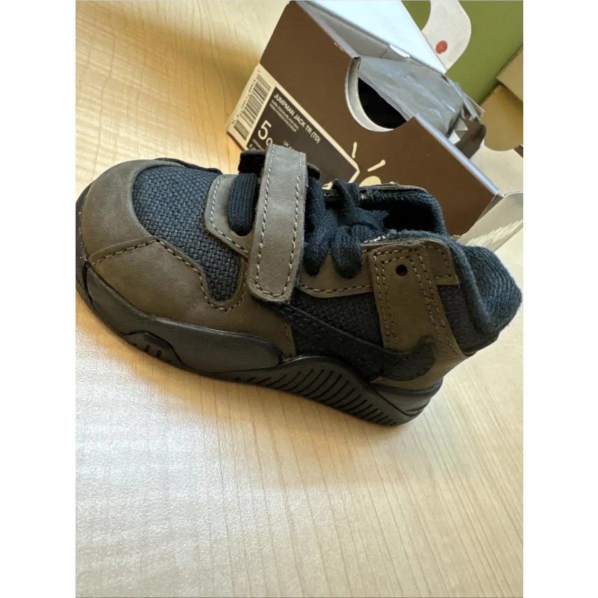 Nike shoes - Air Jordan 1 - Air - Brown 1
