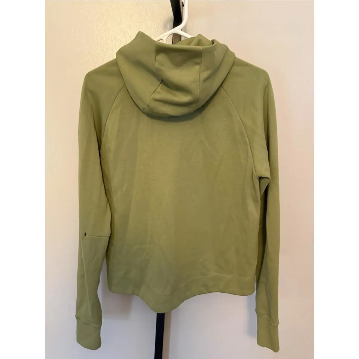 Nike clothing - Green (UPC: 0196151442391) 4