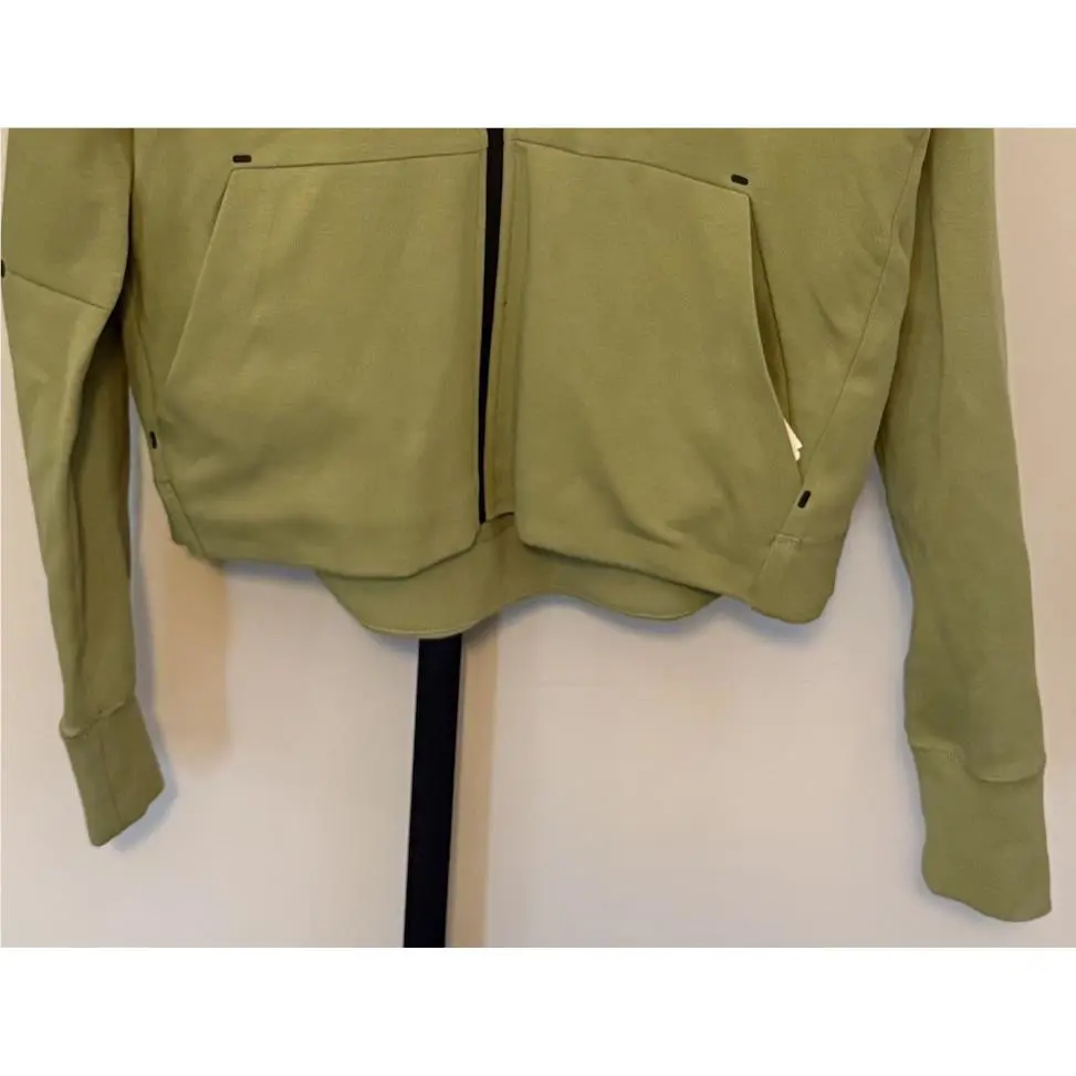Nike clothing - Green (UPC: 0196151442391) 2