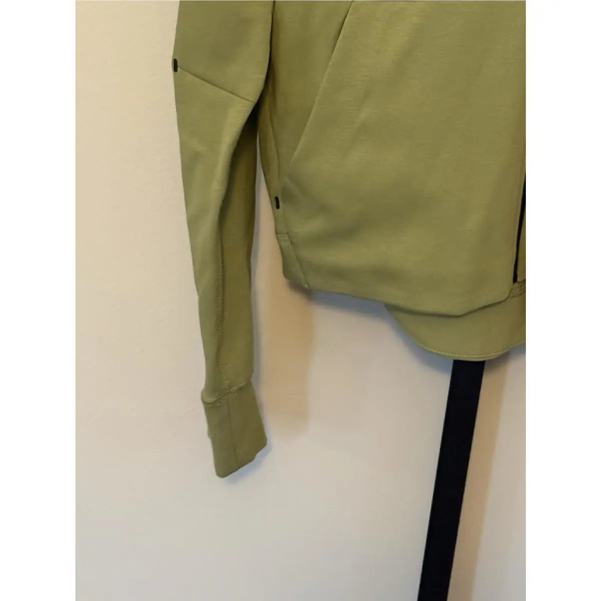 Nike clothing - Green (UPC: 0196151442391) 3