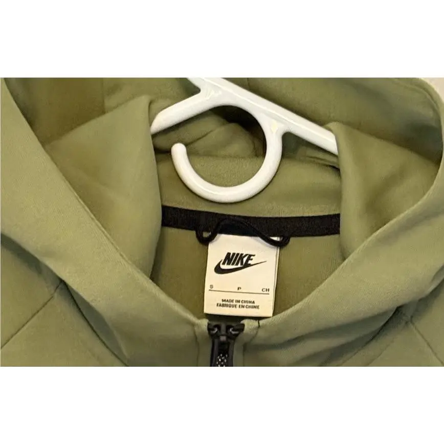 Nike clothing - Green (UPC: 0196151442391) 5