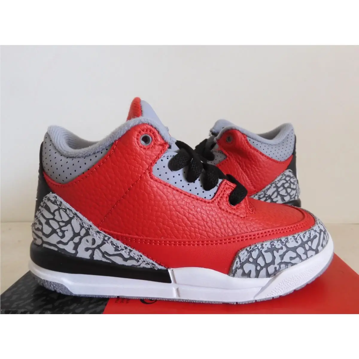 Nike shoes - Air Jordan 3 - Air - Red (UPC: 193154434446) 0