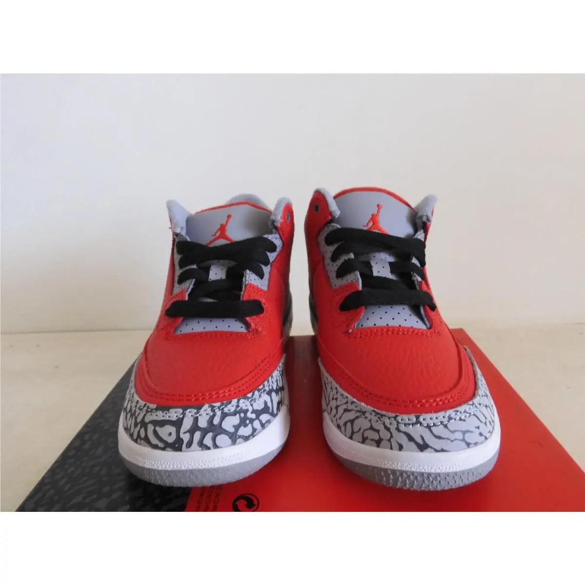 Nike shoes - Air Jordan 3 - Air - Red (UPC: 193154434446) 2
