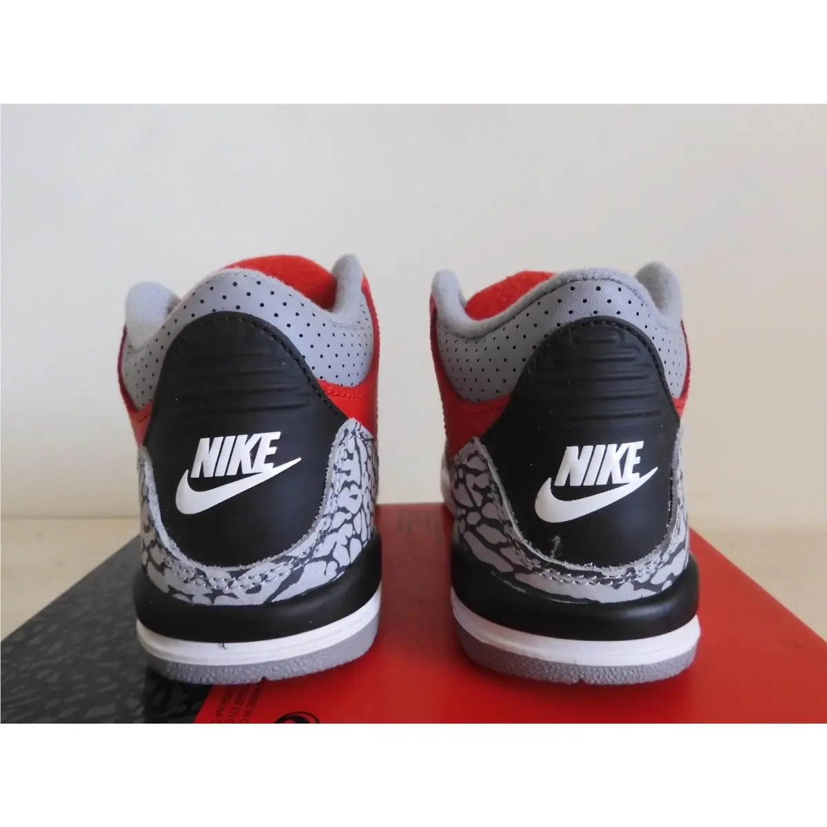 Nike shoes - Air Jordan 3 - Air - Red (UPC: 193154434446) 3