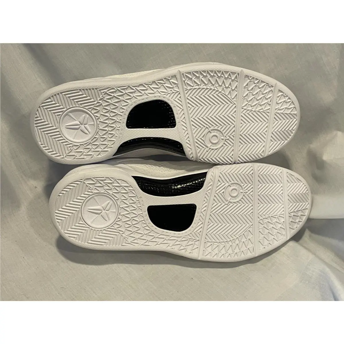 Nike shoes - Nike Kobe 8 - Kobe - White (UPC: 196609033195) 4