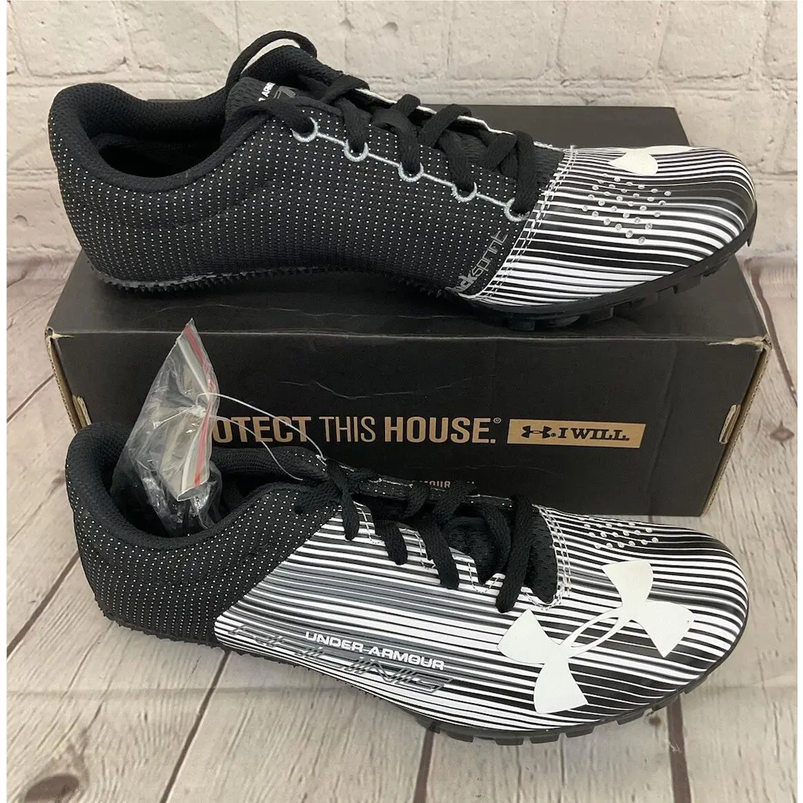 Under Armour 1297114-100 Kick Sprint Spike Women`s Track Metal Cleats US 8.5