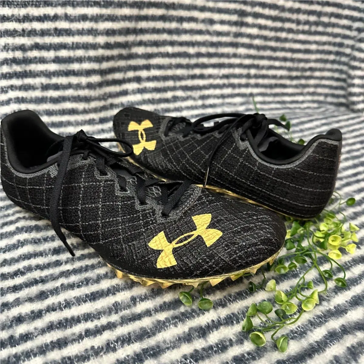 Under Armour Spring Running Track Shoes Unisex Mens 7.5 Womens 9 Black Gold
