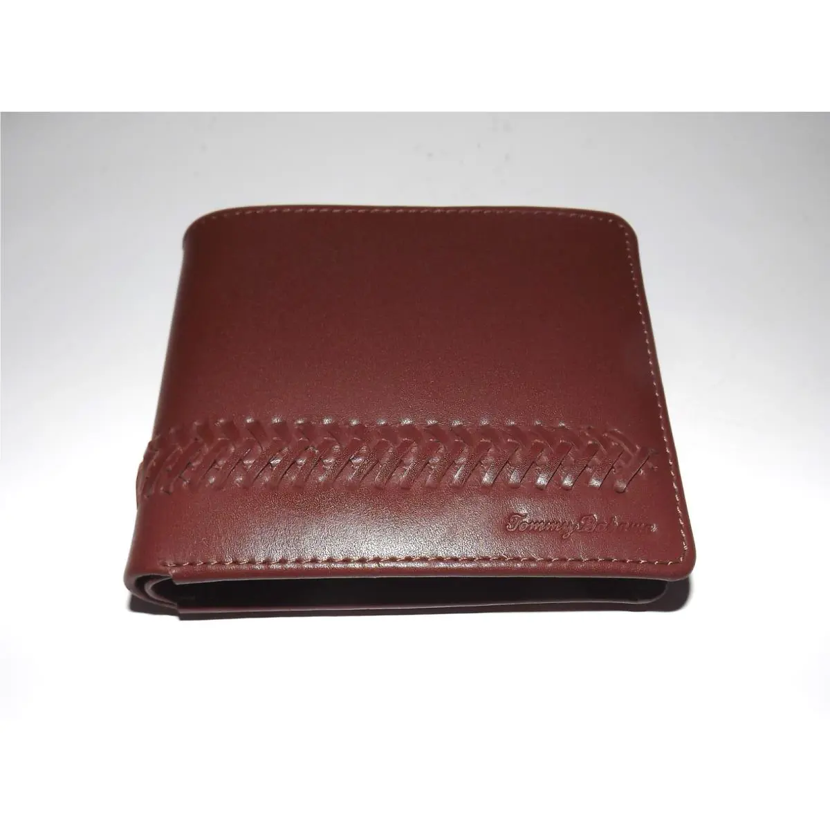 Tommy Bahama Men`s Leather Bifold Passcase Wallet Tan