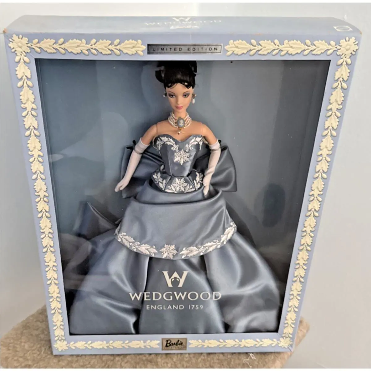 Barbie Doll Wedgewood England 1759 - Blue Dress - Mattel 25641