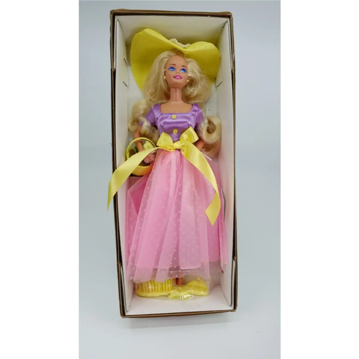 Vintage Barbie Spring Blossom Barbie Avon Exclusive 1995 Mattel 15202