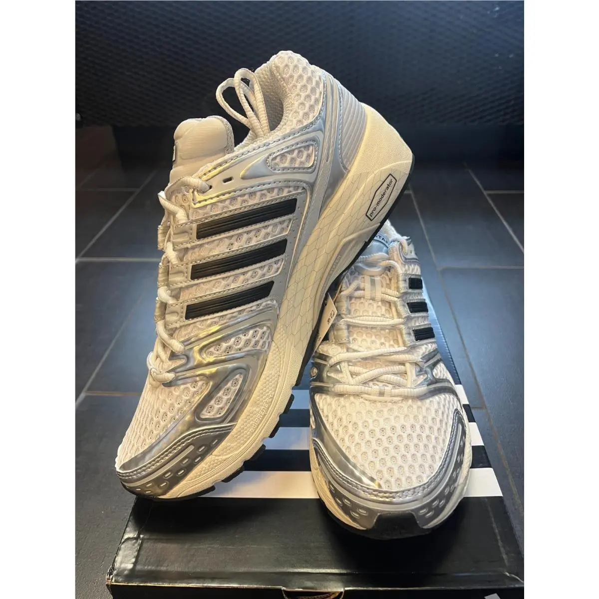 JQ4168 Size 8-10.5 - Adidas Adistar Control 5 Silver Metallic Men