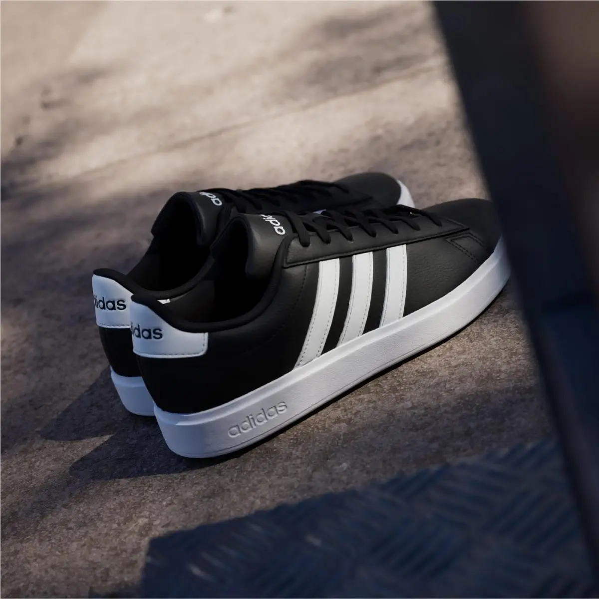 Adidas shoes - Core Black/ FTWR White/Core Black 17
