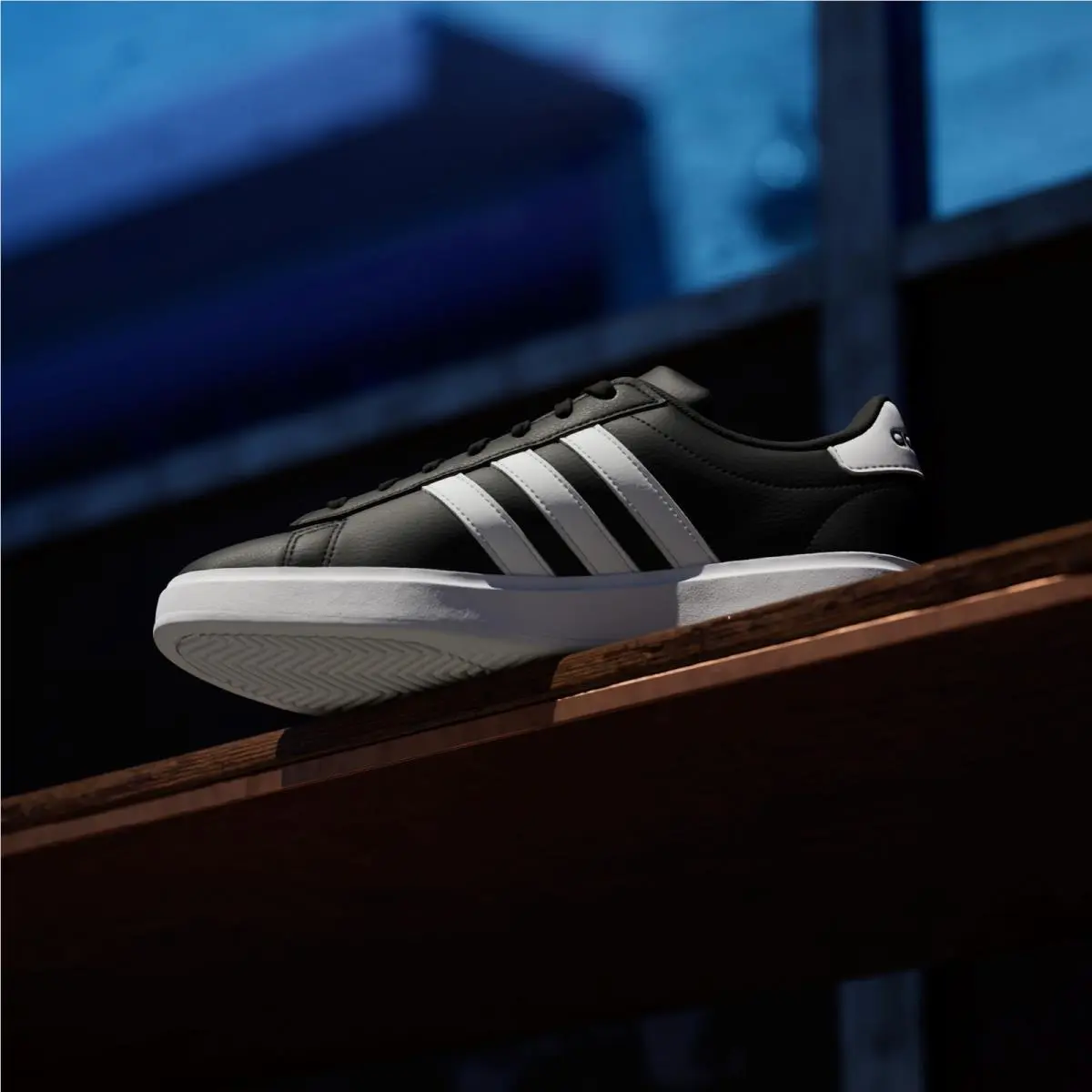 Adidas shoes - Core Black/ FTWR White/Core Black 18