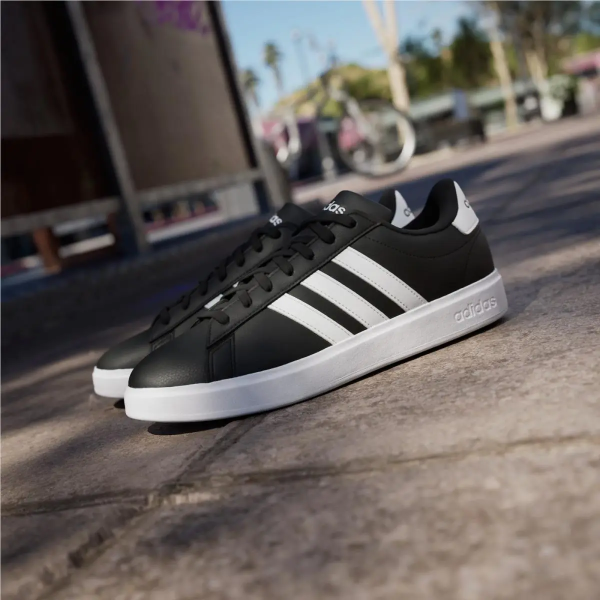 Adidas shoes - Core Black/ FTWR White/Core Black 19
