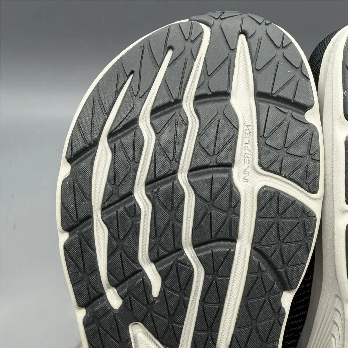 Altra shoes - Altra Paradigm 8 - Paradigm - AL0A82CG000 - Black (UPC: 0196573085886) 11