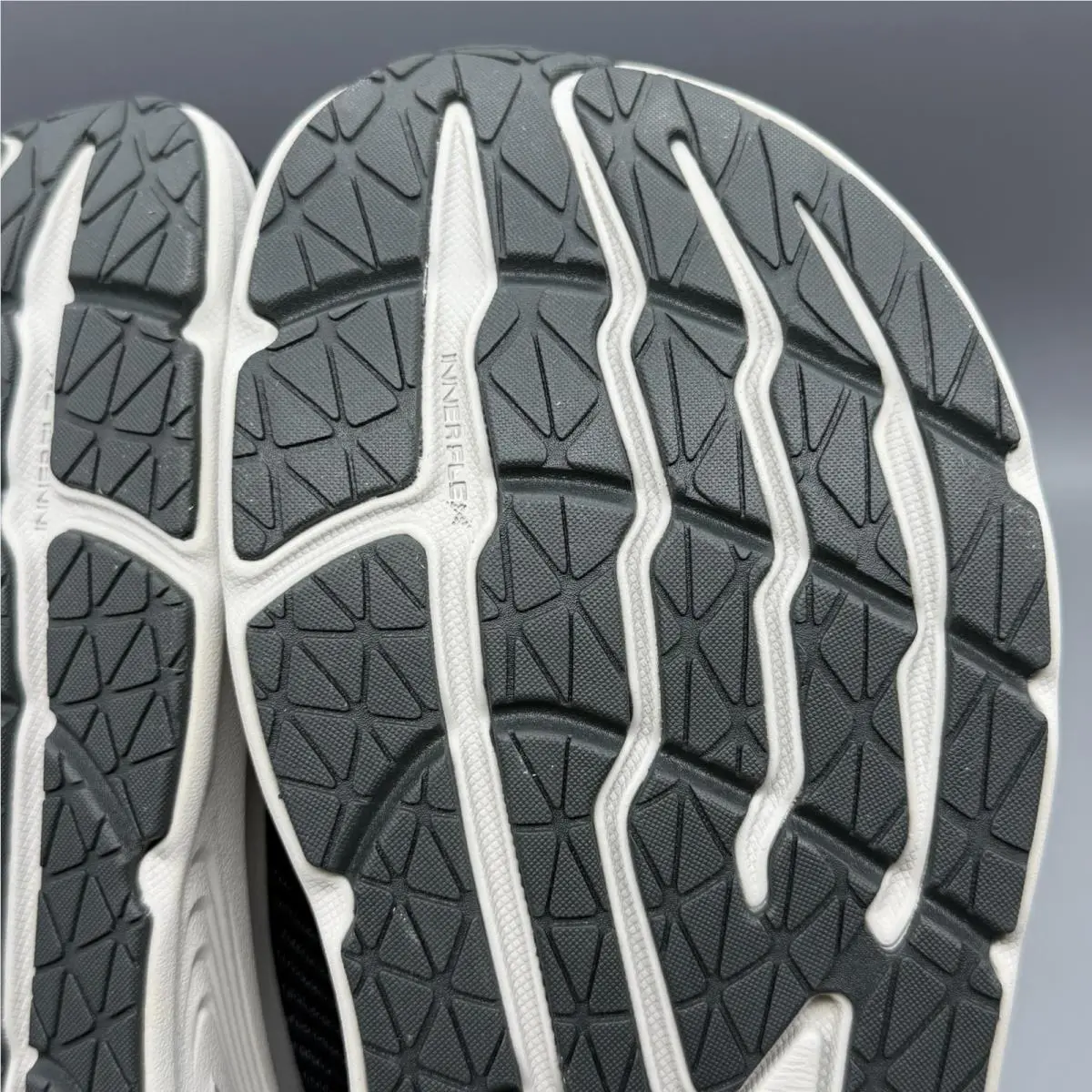 Altra shoes - Altra Paradigm 8 - Paradigm - AL0A82CG000 - Black (UPC: 0196573085886) 12