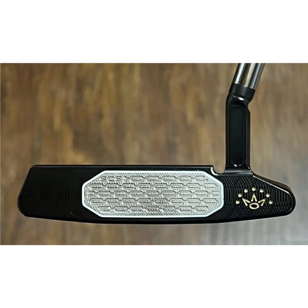 Scotty Cameron  - Studio Style Newport 2.5 Plus - 2025 - SCS - Xtreme Dark - DLC - Gold, Lie Angle: Black 3