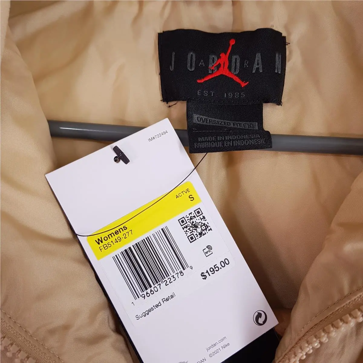 Nike clothing - Jordan Puffer Jacket - Puffer Jacket - FB5149-277 - Beige 1