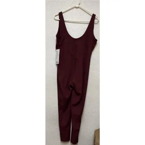 Lululemon clothing - maroon 4
