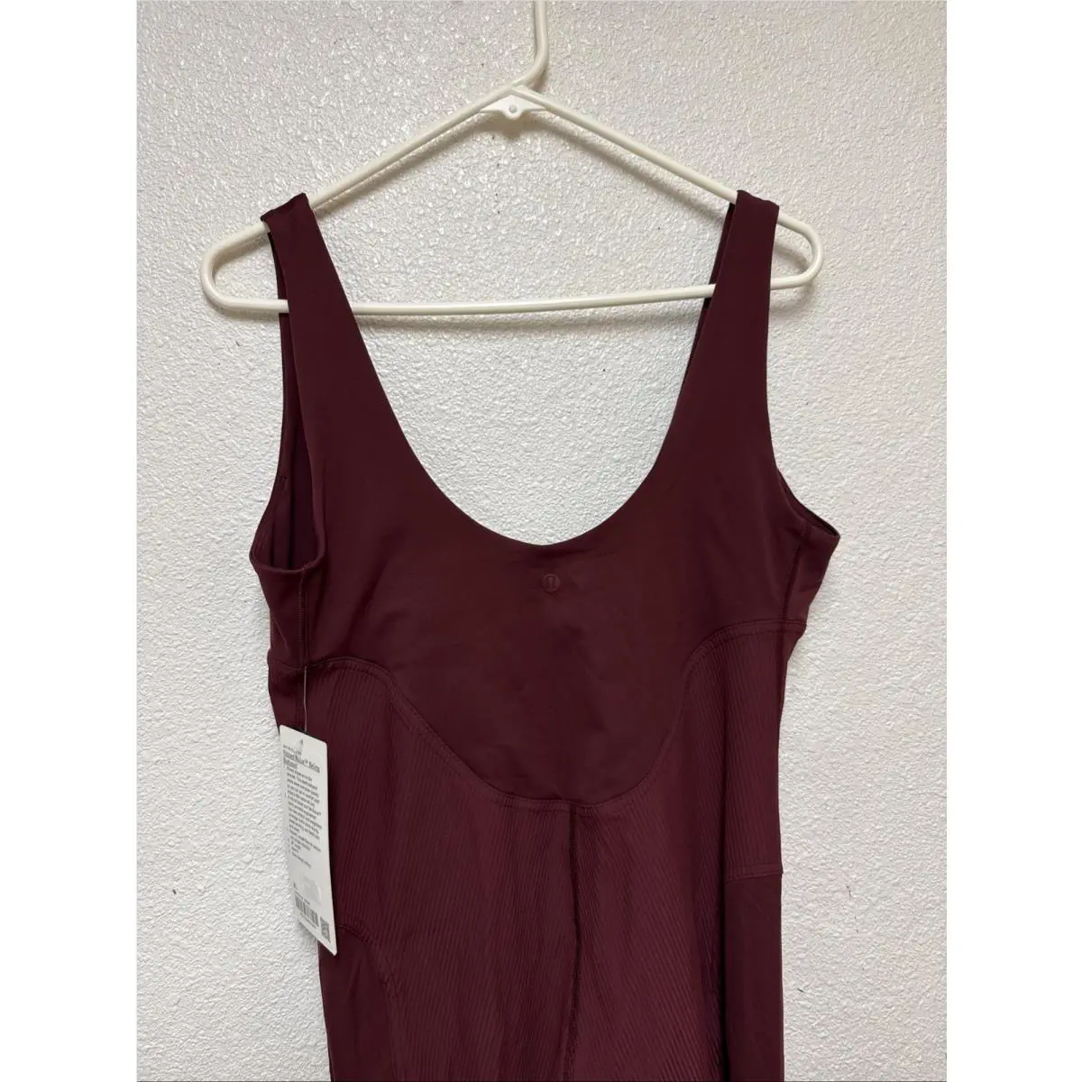 Lululemon clothing - maroon 5