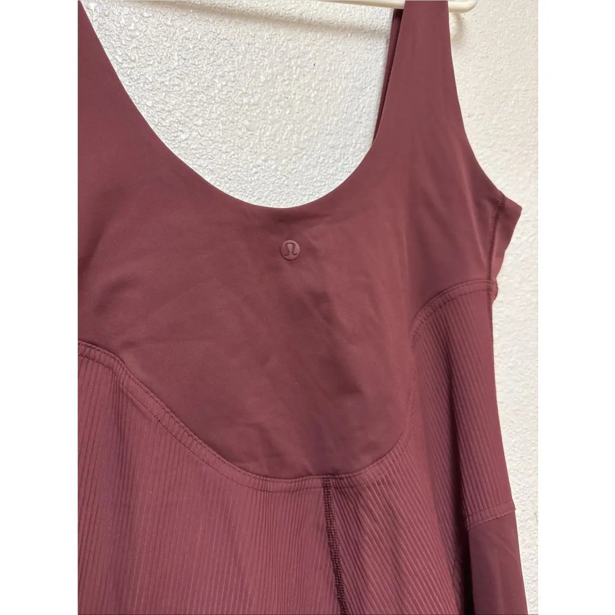 Lululemon clothing - maroon 6