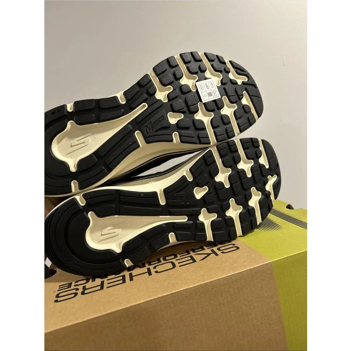 Skechers shoes - Skechers Go Run Consistent 2.0 Retro Runner V1 - 220872/CCBK - Charcoal/Black 13