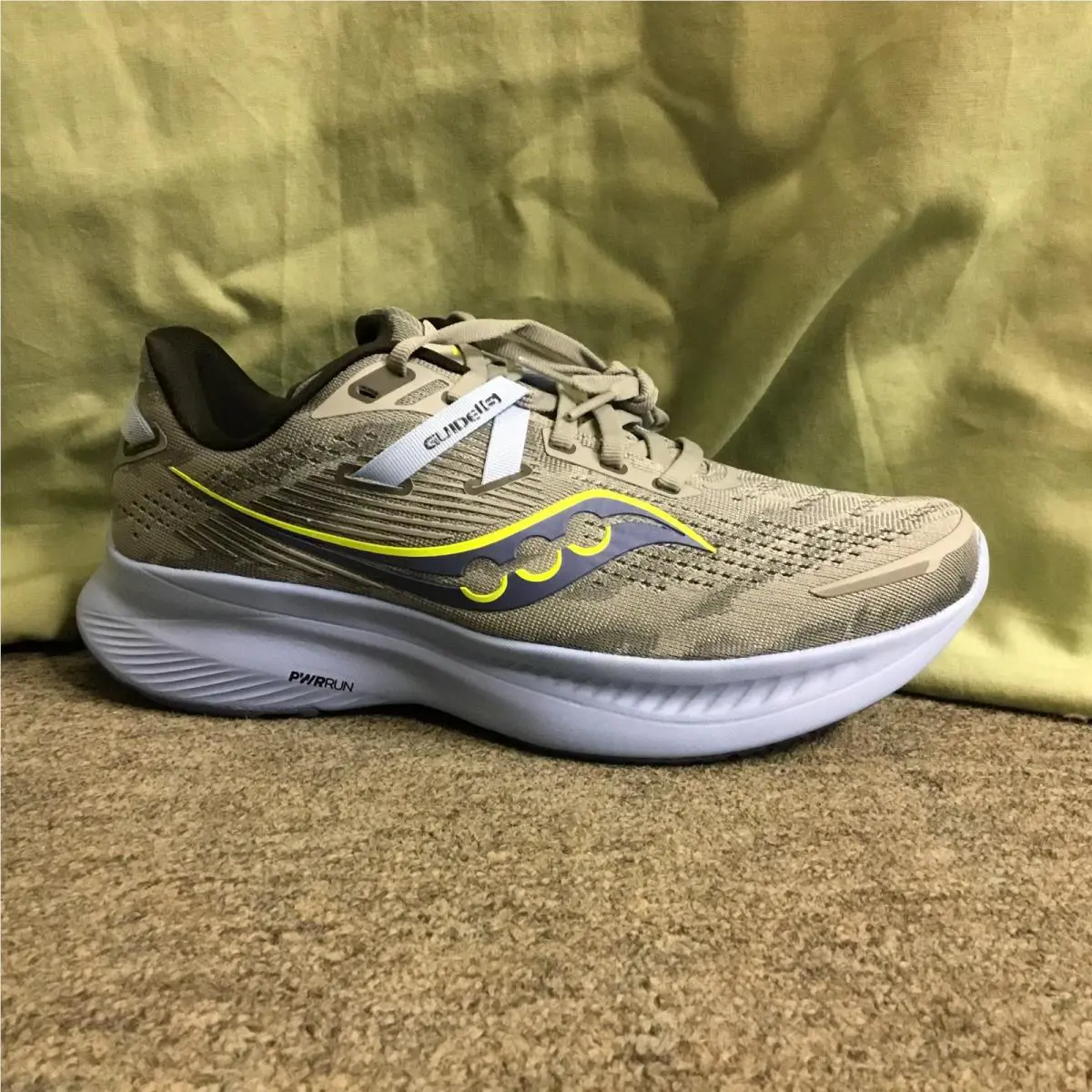 Women’s Saucony S10811-15 Fossil/ether Guide 16 Sneakers Size 9 Wide