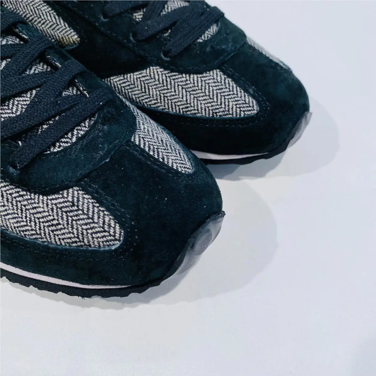 Brooks shoes - Black 3