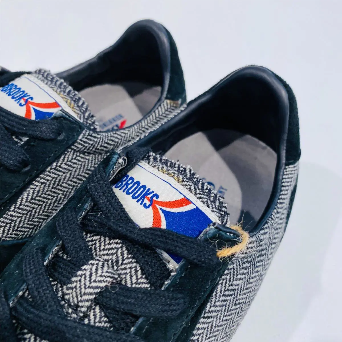 Brooks shoes - Black 4