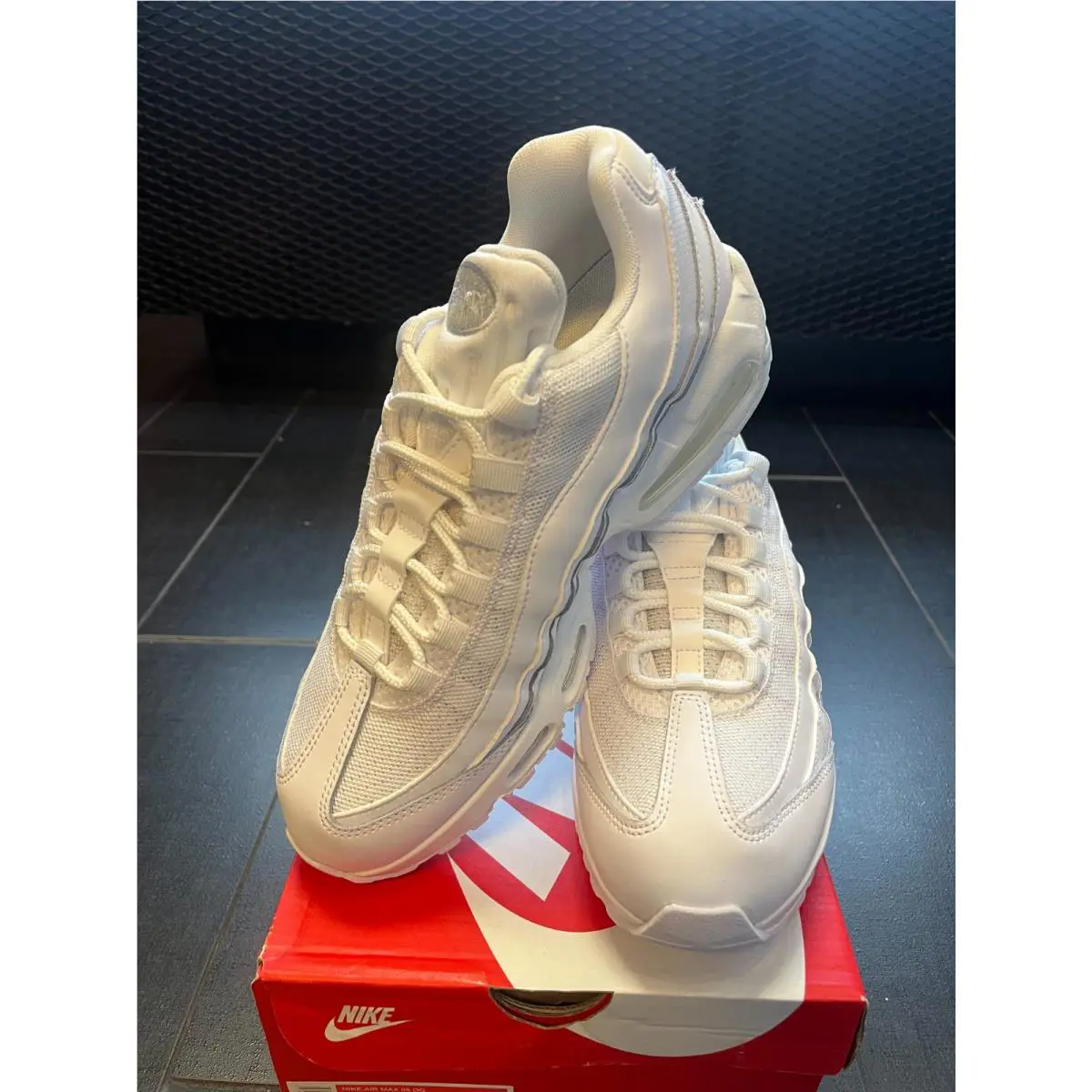 Nike shoes - Triple White 4