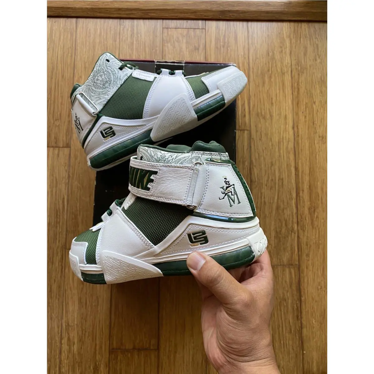 Nike shoes - Nike Zoom LeBron 2 - Zoom LeBron - BAM037-M22-C1 - White 0