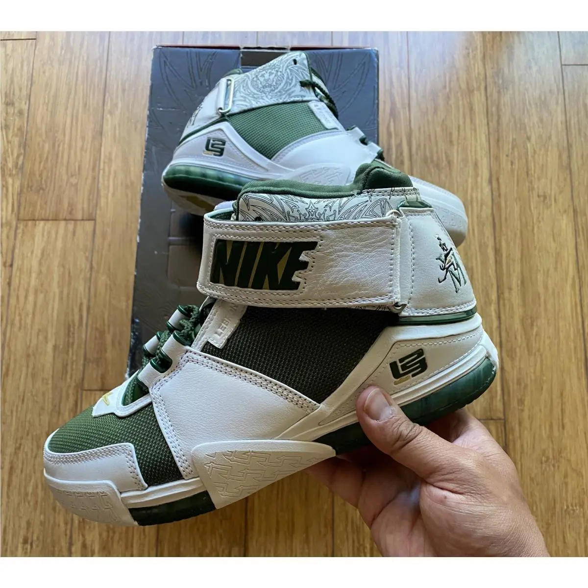 Nike shoes - Nike Zoom LeBron 2 - Zoom LeBron - BAM037-M22-C1 - White 2