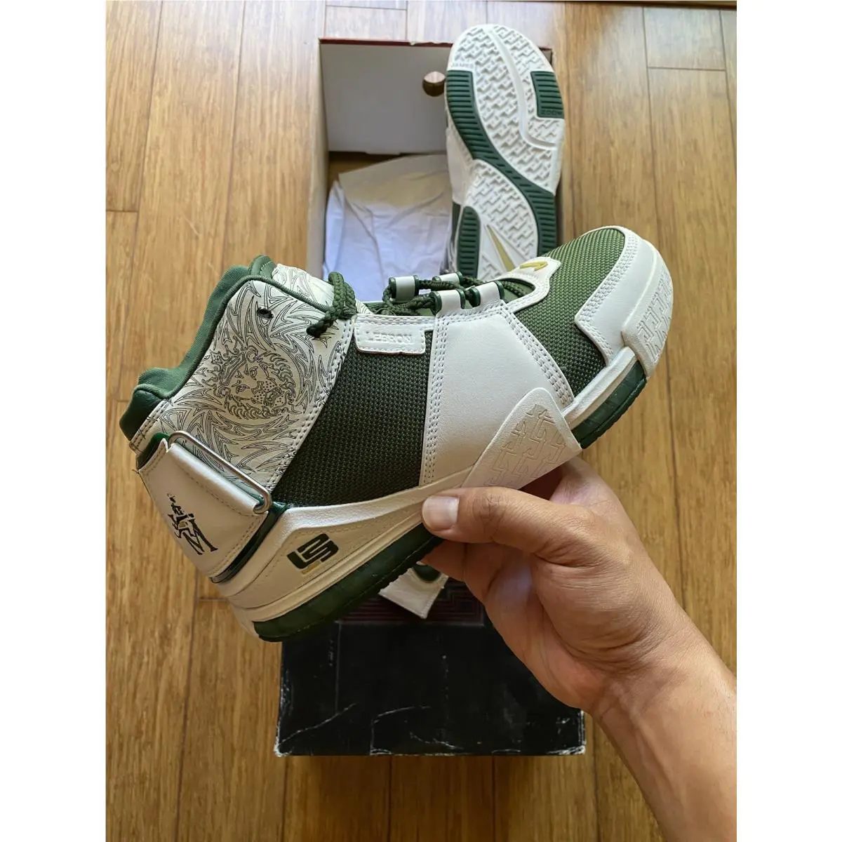 Nike shoes - Nike Zoom LeBron 2 - Zoom LeBron - BAM037-M22-C1 - White 3