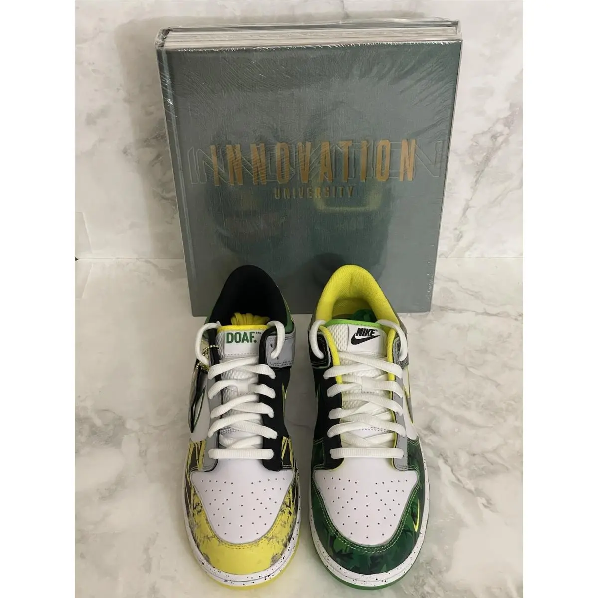 Nike Dunk Low x University of Oregon Away PE What The Duck Shoes Size 11 W/book