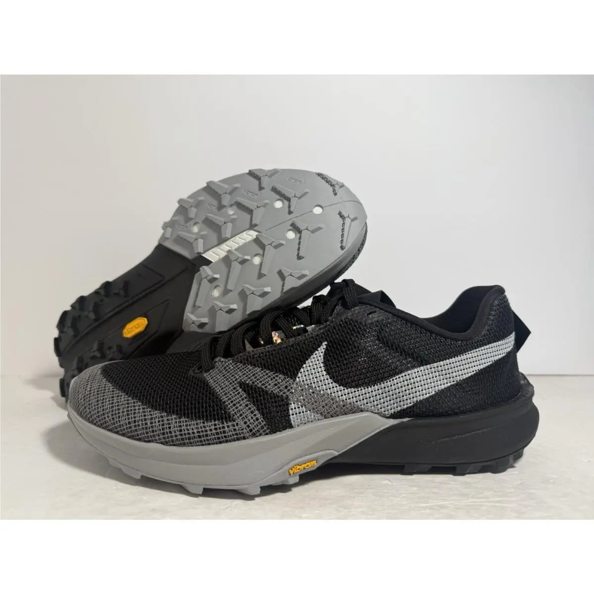 Nike Terra Kiger 10 Trailing Black White FV3929 001 Men`s Size 7.5 US